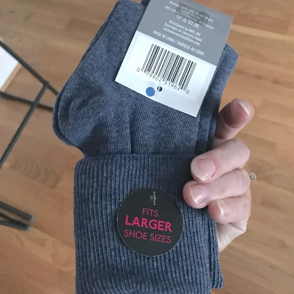 New 3-pair Package Ladies Crew SOCKS NWT